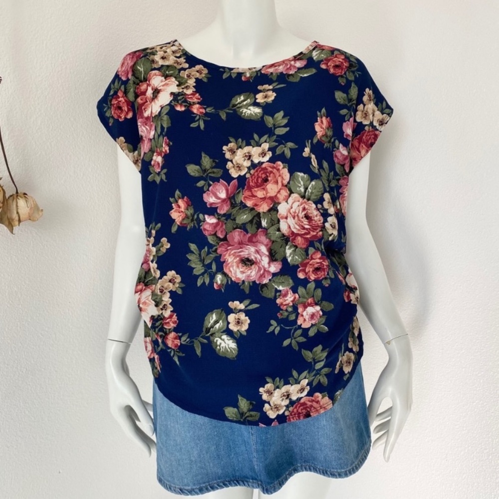 🦋 3/$15 Blue Floral Maternity Top